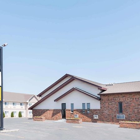 Super 8 By Wyndham Glendive Hotel Exterior photo